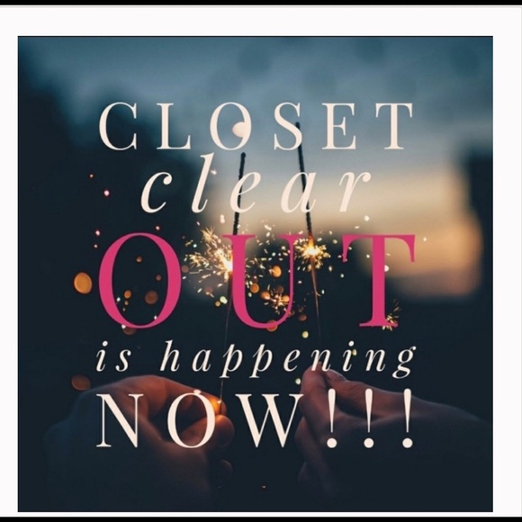 🌹WELCOME TO OUR CLOSET 🌺 - Picture 5 of 7